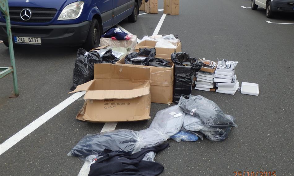 2015-10-27-921zboží vyložené.JPG